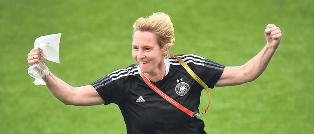 Martina-Voss-Tecklenburg-Kindheit-und fruhe Leidenschaft fur den Fusball