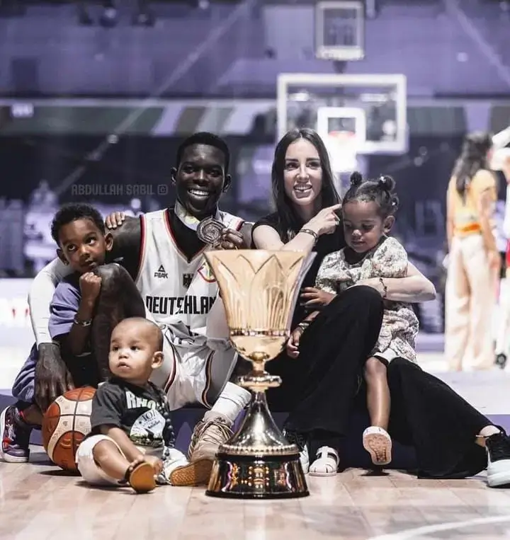 Dennis Schröder und seine Geschwister