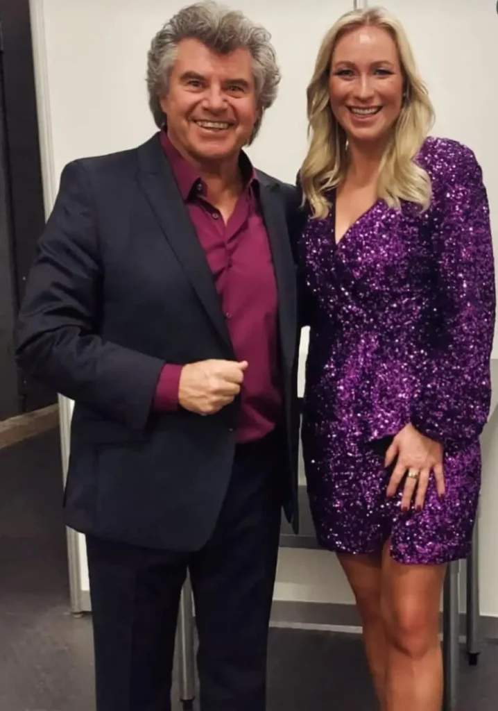 Andy Borg zeigt ein größeres